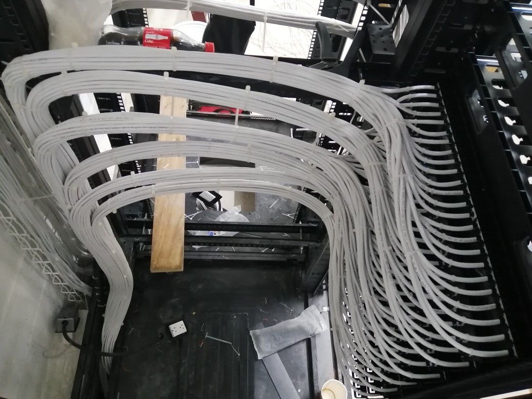 Rack kabinet düzenleme ve network altyapısı