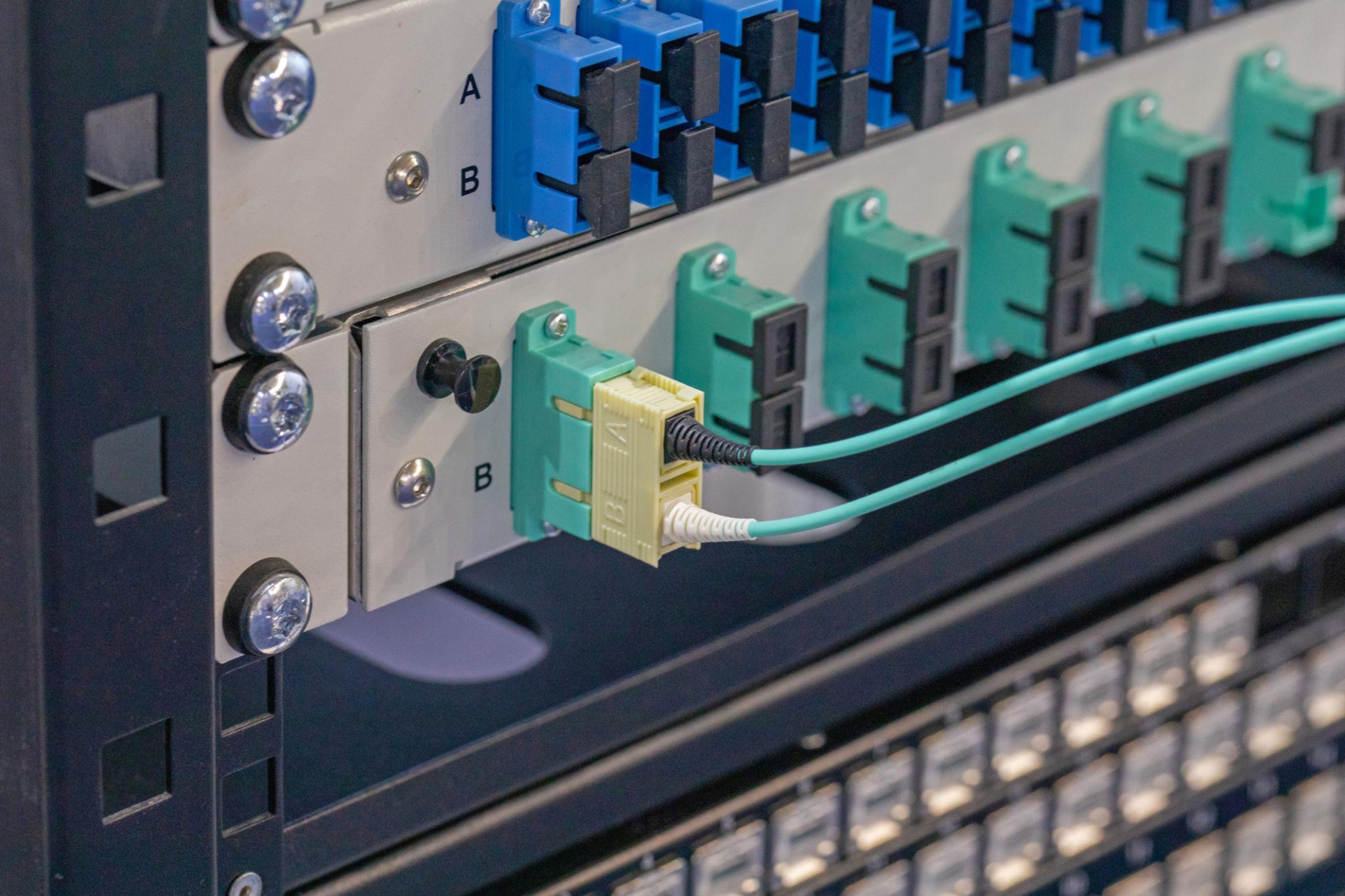 Fiber patch panel ve sonlandırma kutusu kurulumu